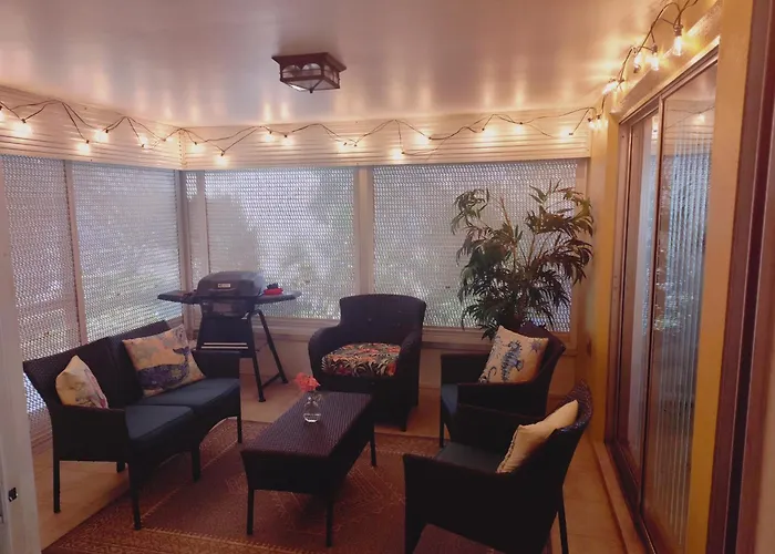 Comfortable Stay- Fully Stocked Home & Coffee Bar- All Essentials Provided